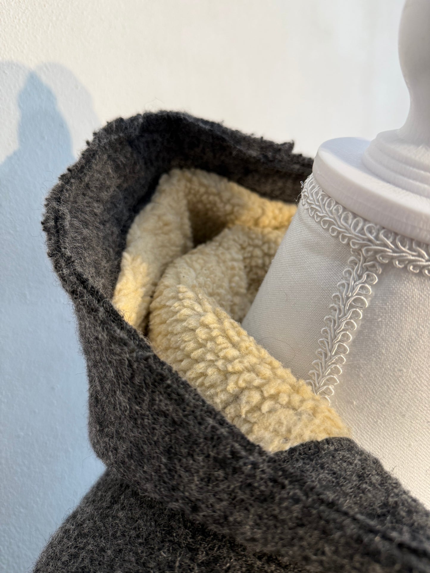 Giacca in lana grigia con cappuccio