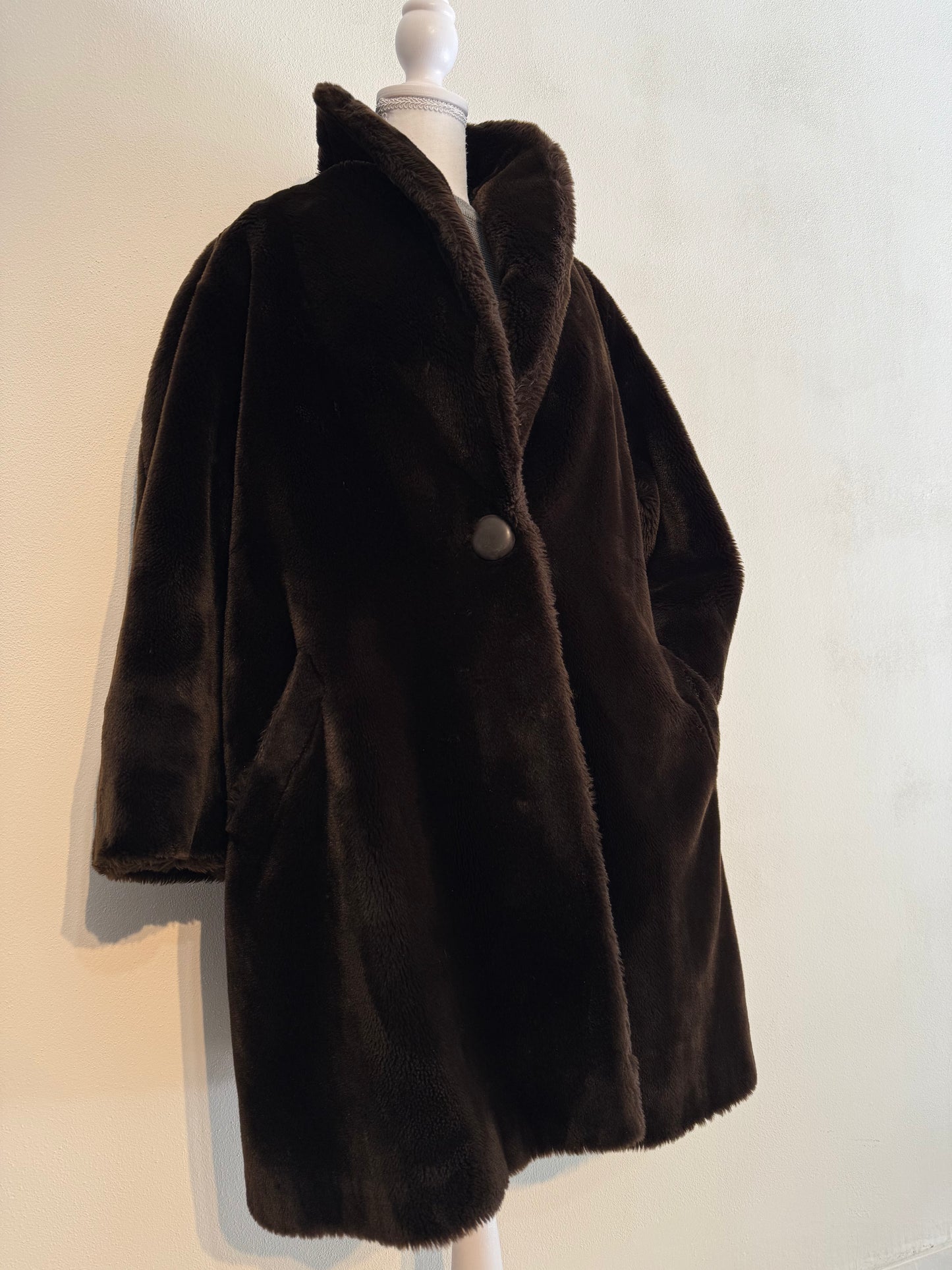 Cappotto vintage in pelliccia sintetica cioccolato di Charles Dytman Paris