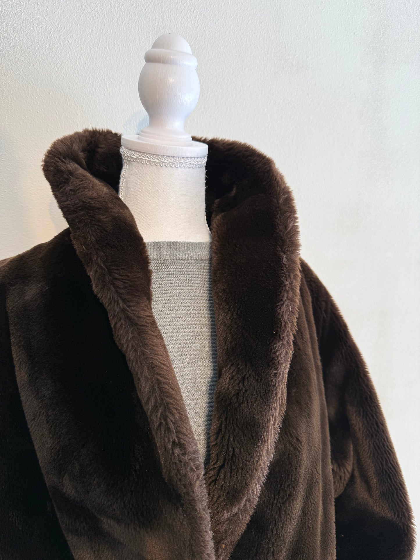 Cappotto vintage in pelliccia sintetica cioccolato di Charles Dytman Paris