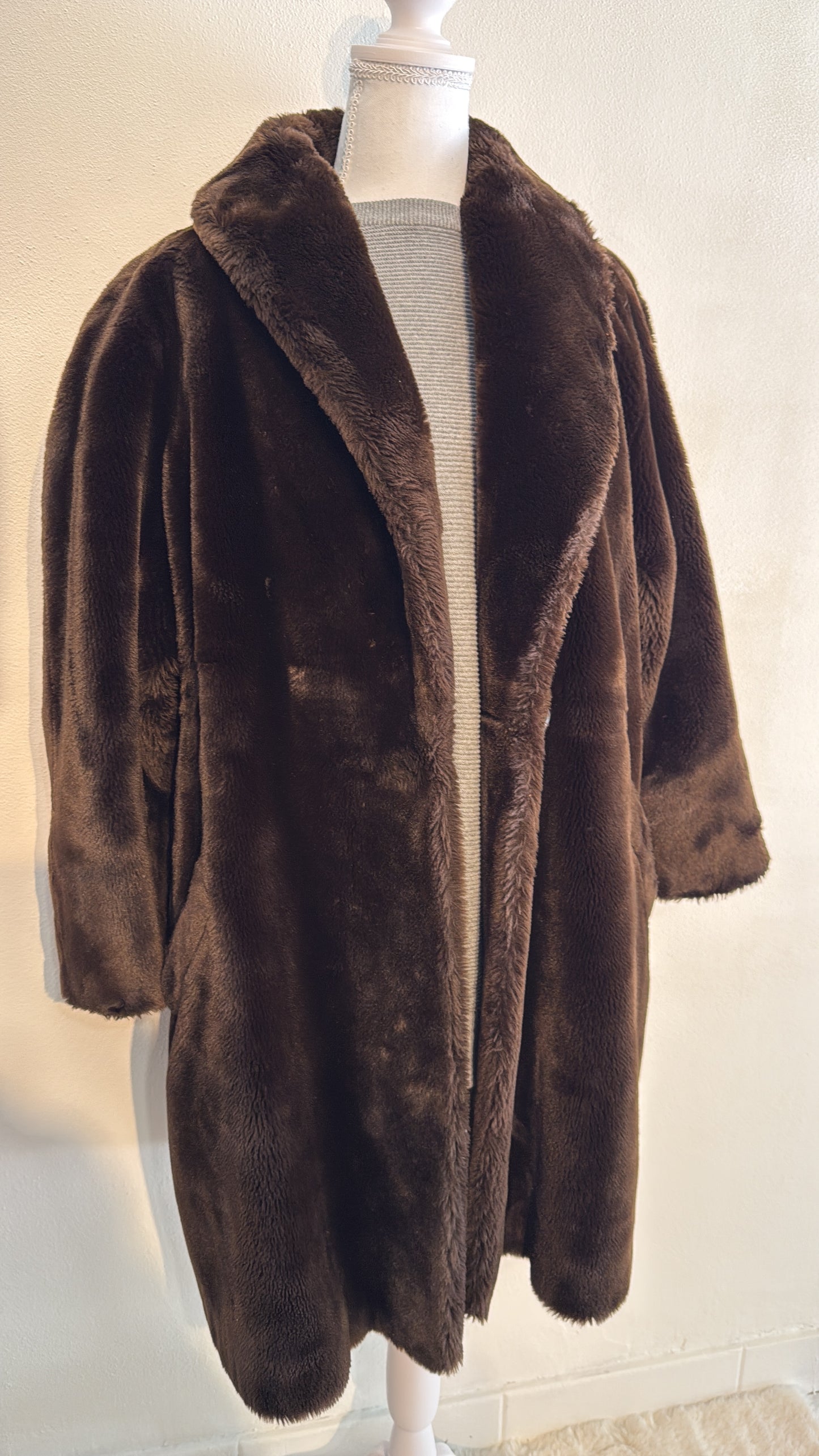Cappotto vintage in pelliccia sintetica cioccolato di Charles Dytman Paris