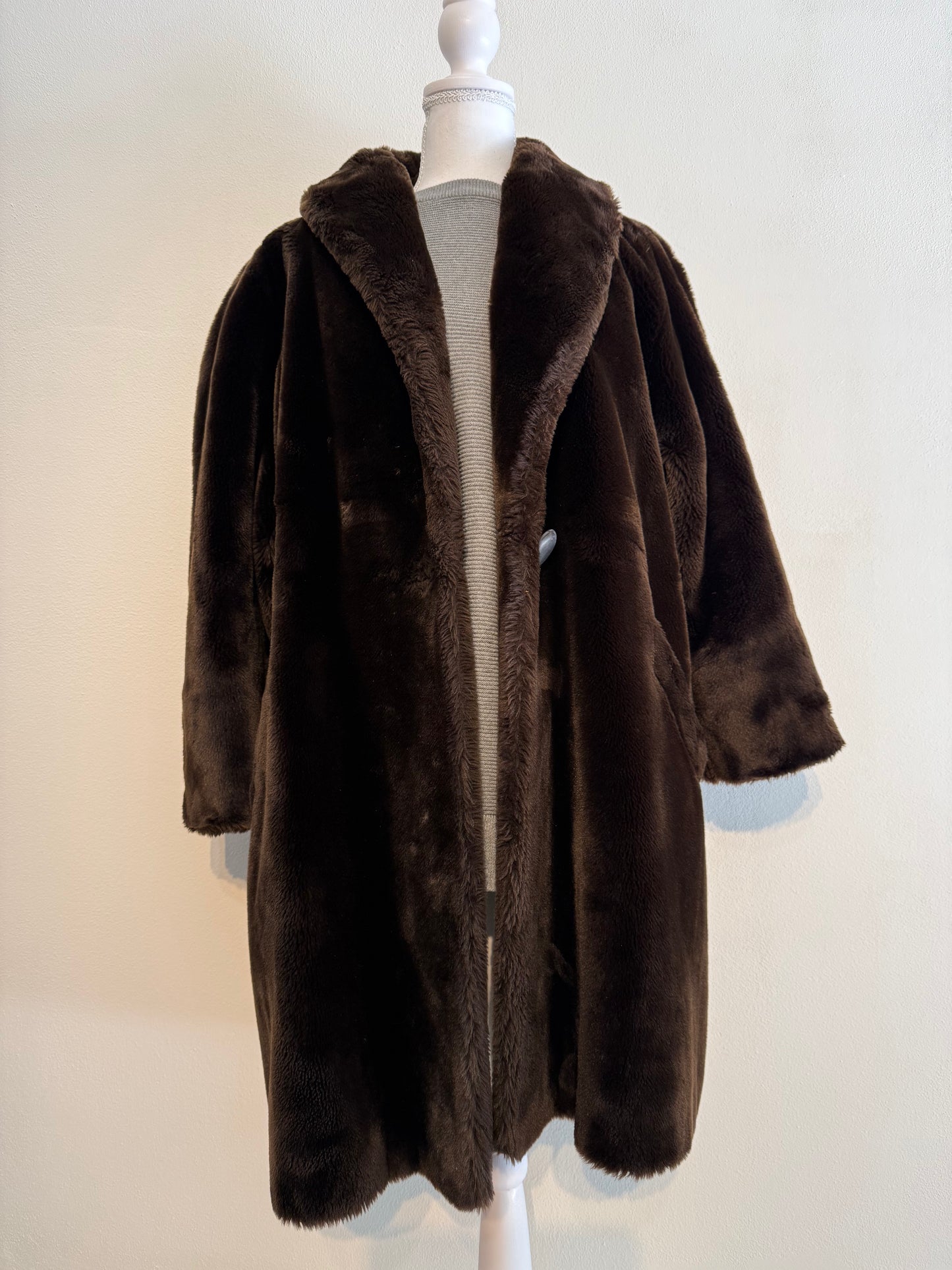 Cappotto vintage in pelliccia sintetica cioccolato di Charles Dytman Paris